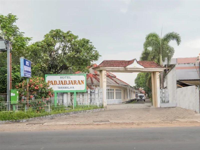 Reddoorz At Hotel Padjajaran Tasikmalaya Exterior photo