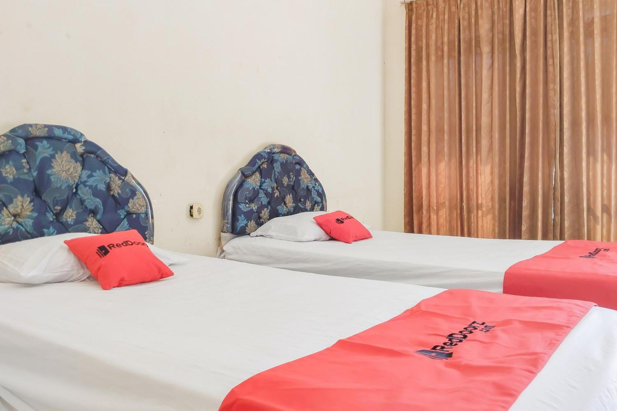 Reddoorz At Hotel Padjajaran Tasikmalaya Exterior photo